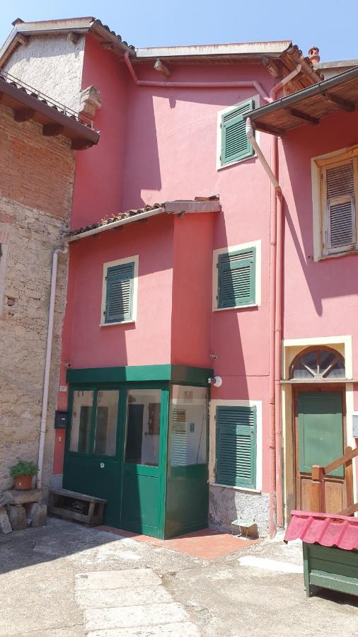 Casa Vacanza Pegrini Nel Centro Storico Di ガーヴィ エクステリア 写真