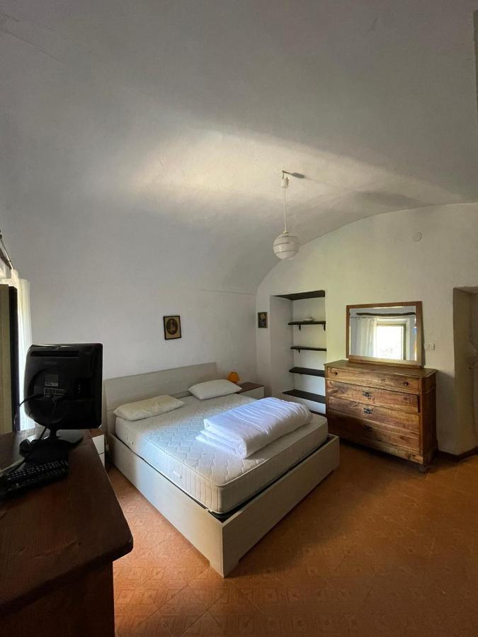 Casa Vacanza Pegrini Nel Centro Storico Di ガーヴィ エクステリア 写真