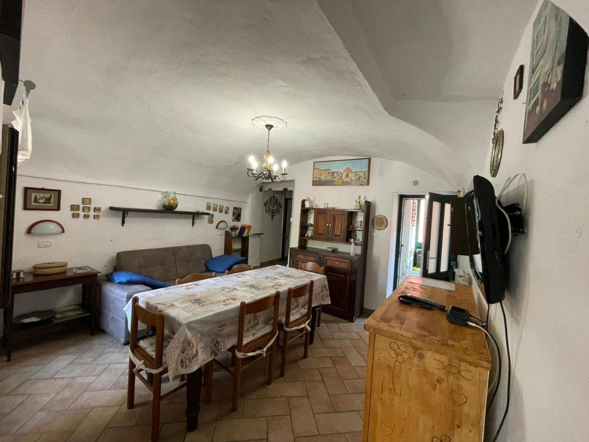 Casa Vacanza Pegrini Nel Centro Storico Di ガーヴィ エクステリア 写真