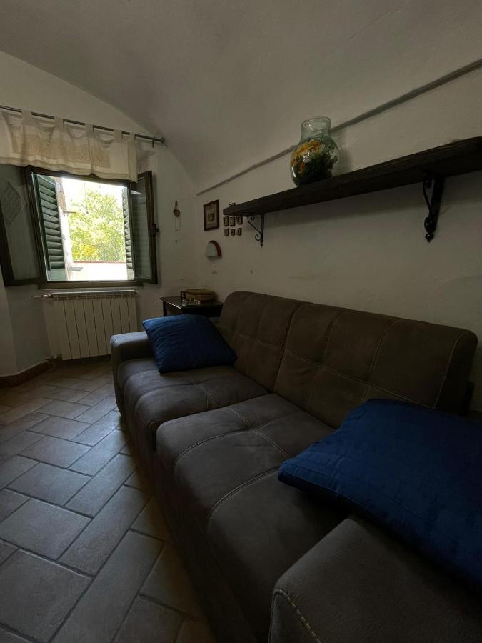 Casa Vacanza Pegrini Nel Centro Storico Di ガーヴィ エクステリア 写真
